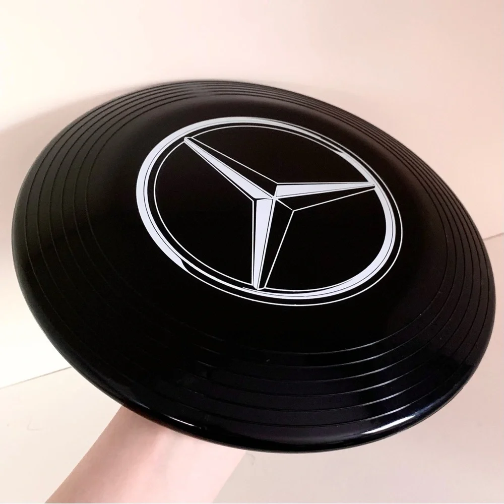 Hold Mercedes Benz frisbee
